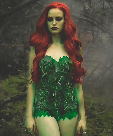 Madelaine Petsch (Poison Ivy)