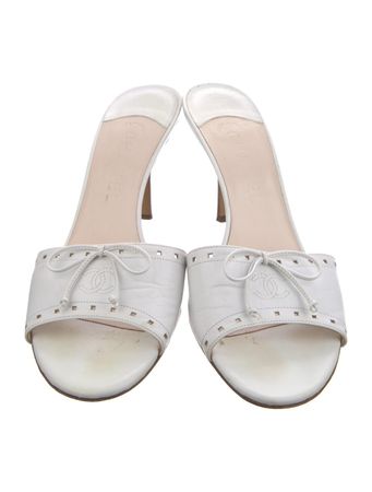 Chanel Interlocking CC Logo Leather Slides - White Sandals, Shoes - CHA785031 | The RealReal