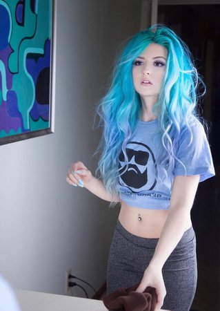 girl with turquoise hair