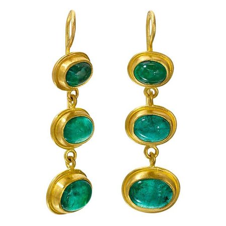 Emerald and 22 Karat Yellow Gold Earrings For Sale at 1stDibs