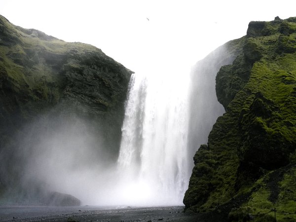 waterfalls on rocky mountain during daytime photo – Free Iceland Image on Unsplash