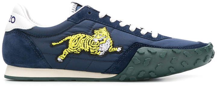 Tiger patch sneakers