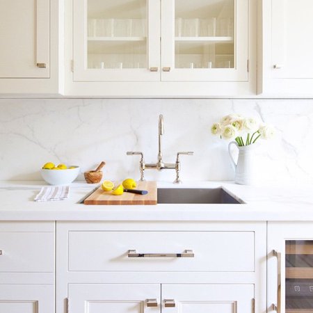 One Kings Lane в Instagram: «Gaga for @kapitomullerinterior's crisp and clean white kitchen (especially digging that marble backsplash!), from our #myoklstyle feed.…»