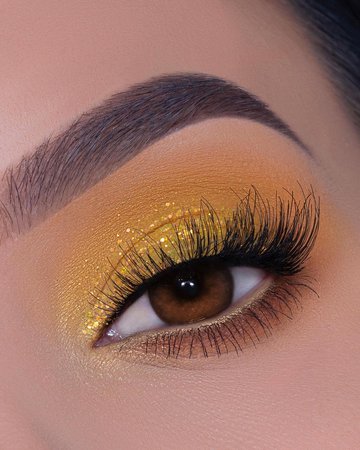 An sur Instagram : Brown or blue eyes for this yellow eyelook? Swipe right to see 👀 what do you like more?💛comment down below! Tutorial on this eyelook is on…