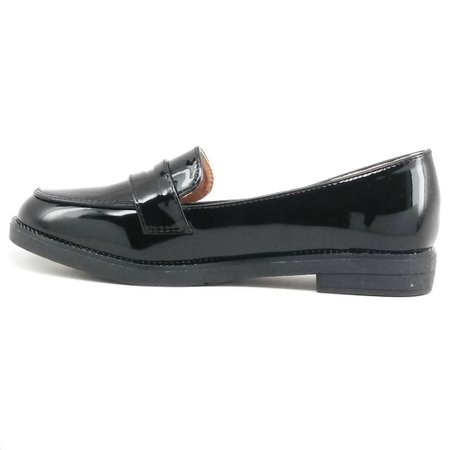 black shiny flat shoes