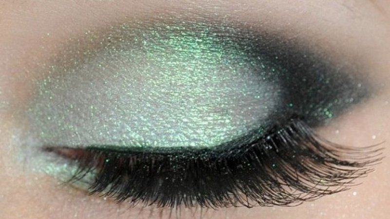 mint green eyeshadow