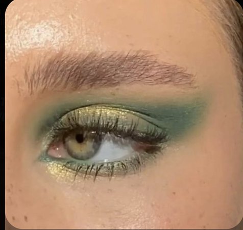 green winged eye makeup