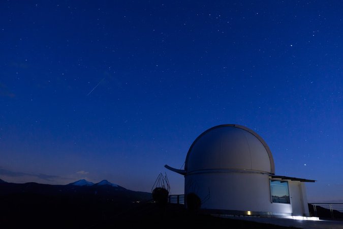 Observatory sky and stars photo by Alex Franzelin (@af) on Unsplash