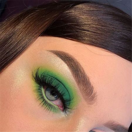 green eyeshadow