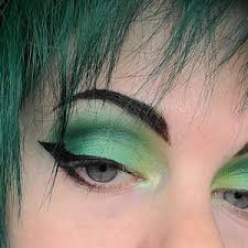 green aesthetic eyeshadow