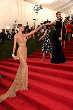 Candice Swanepoel Photos Photos: 'China: Through The Looking Glass' Costume Institute Benefit Gala - Arrivals | Red carpet gowns, Met gala red carpet, Red carpet dresses
