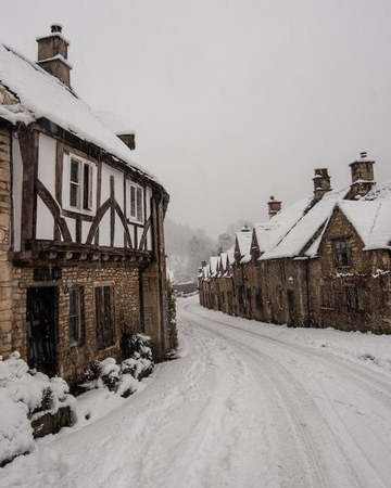hogsmead snowy village