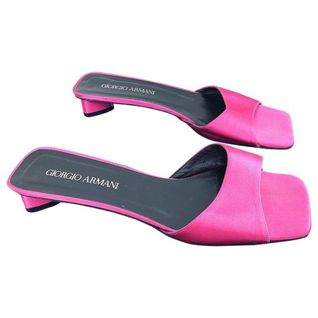 New 1990s Giorgio Armani Size 8.5 Hot Pink Silk Satin Kitten Heel Slide Sandals For Sale at 1stdibs