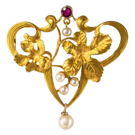 French Art Nouveau Ruby Natural Pearl 18 Karat Yellow Gold Brooch For Sale at 1stDibs
