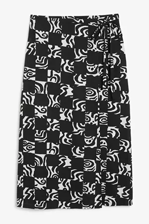 Checkered wrap midi skirt - Black swirly checks - Monki WW