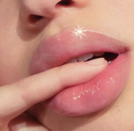 big lips glitter aesthetic