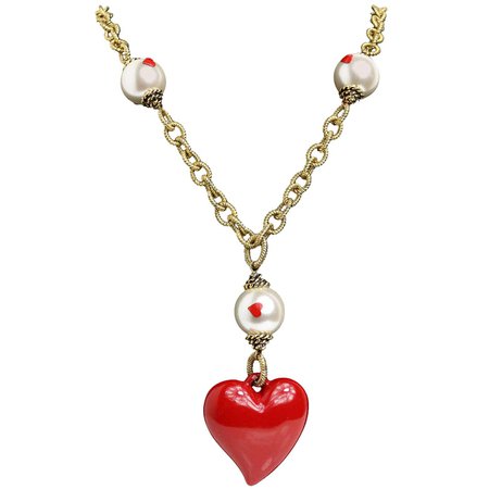 Moschino Pearl With Heart Shape Pendant Gold Metal Cable Chain Necklace For Sale at 1stDibs