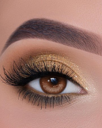 An sur Instagram : Can’t go wrong with golden glitter glam 🤩 Created this eyelook as inspiration for new years eve.. ✨❤️ Would you wear it? Let me know in the…