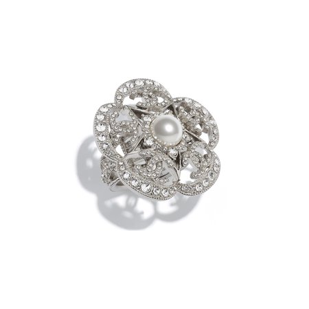 Chanel ring camellia pearl