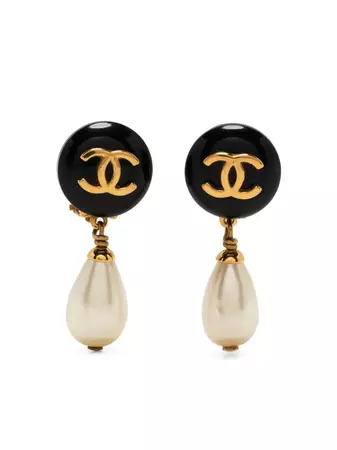 CHANEL Pre-Owned 1996 CC pearl-embellished clip-on Earrings - Farfetch