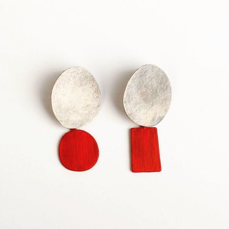 Red Round Square Earring, Liisa Hashimoto (With images) | Geometric jewelry, Architectural jewelry, Contemporary jewellery