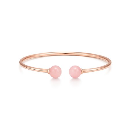 Tiffany HardWear ball wire bracelet in 18k rose gold with pink quartz, medium. | Tiffany & Co.