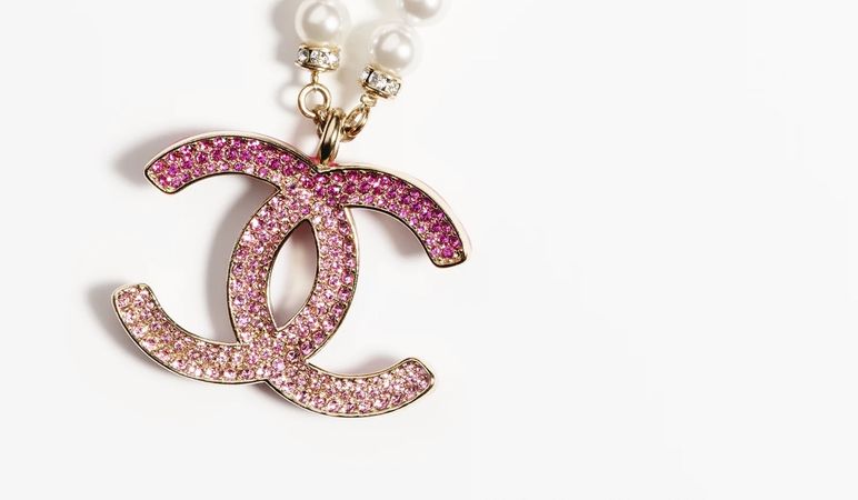 chanel pink necklace brooch