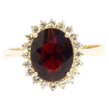 Oval Red Garnet and Diamond Vintage Halo Cluster Ring in 14 Carat Yellow Gold For Sale at 1stDibs