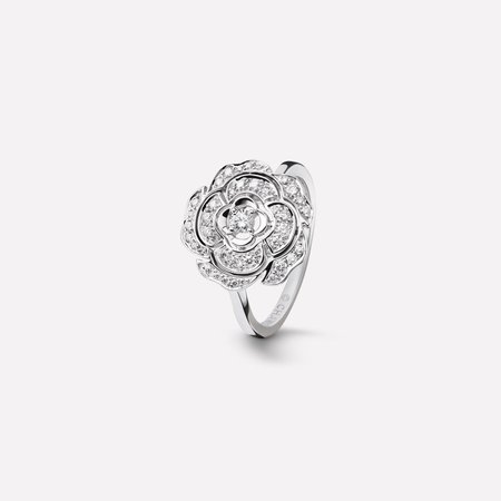 Camélia ring - Bouton de Camélia ring in 18K white gold and diamonds with one center diamond - J11188 - CHANEL
