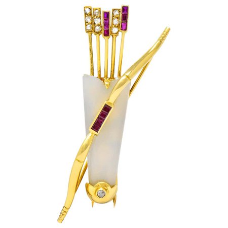 Cartier France Retro Ruby Diamond Agate 18 Karat Gold Bow and Arrow Quiver Brooch For Sale at 1stDibs