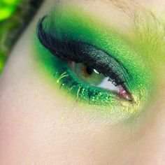 eye shadow neon green