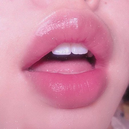 lips aesthetic