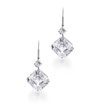 A superb and perfectly matched pair of diamond earrings | 鑽石耳環一對，左右耳完美匹配 | Magnificent Jewels and Noble Jewels: Part I | 2021 | Sotheby's