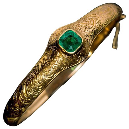 Antique Victorian Emerald Engraved Gold Bangle Bracelet For Sale at 1stDibs