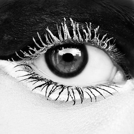 Yin & Yang: 10 black and white really zen avant-garde makeup trends – THE FASHION PROPELLANT