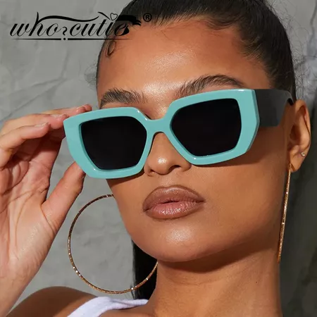 model woman blue sunglasses