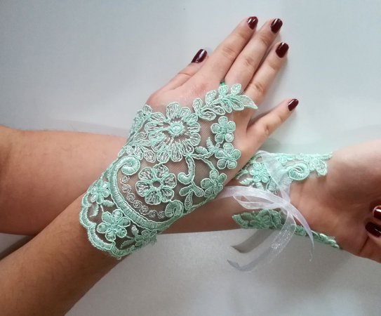 Mint Green Lace Glove 1