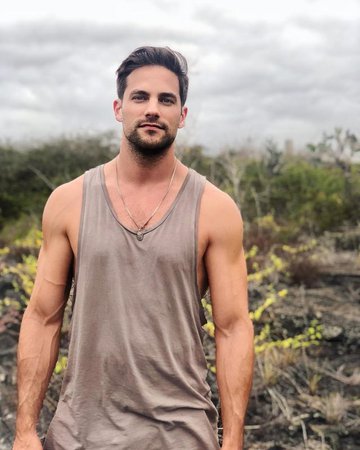 Brant Daugherty on Instagram: “Starting something big with @kimdaugherty_ and I’m so excited but I can’t tell you about it yet so here’s a photo of me instead 🙃”