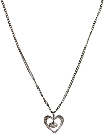 rebbie_irl’s vintage love heart necklace