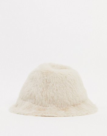 Pieces fluffy bucket hat in cream | ASOS