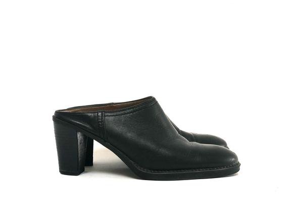 Vintage 90s Simple Black Leather Slides / Closed Toe Open Heel Minimalist Sandal / Normcore Hipster Mod Slip On