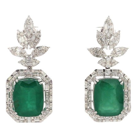 34.11 Carat Emerald and Diamonds 18 Karat Yellow Gold Dangle Earrings For Sale at 1stDibs