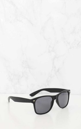 Black Basic Rounded Lens Sunglasses | PrettyLittleThing