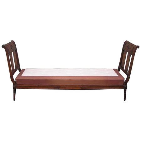 Italian Cherry Foliage Carved Daybed, Circa 1780 For Sale at 1stDibs