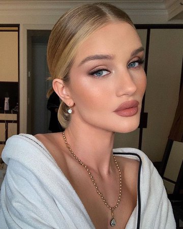 How to Re-Create Rosie Huntington-Whiteley's Summer Makeup | Who What Wear UK