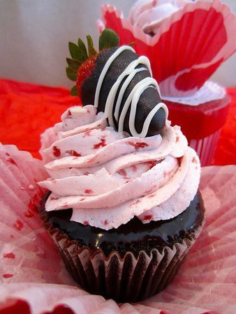 Bat boys preferances/headcanons imagines/oneshots - Cupcake he gets you when he forgot your birthday - Wattpad