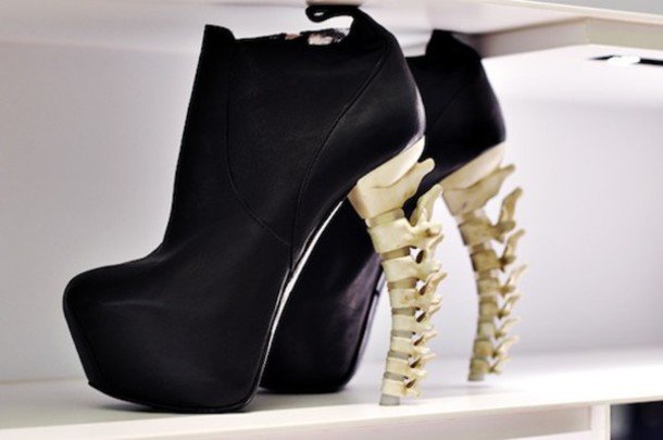 a3r4ih-l-610x610-high+heels-wedges-skull-bones-black+shoes-dsquared-halloween-shoes-black+high+heels-ankle+booties-ankle+boots-white-heels.jpg (610×405)