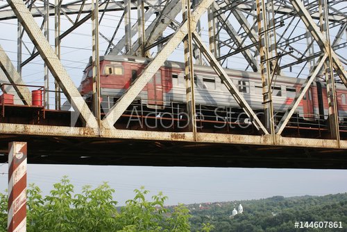 The train goes on railway bridge. Купить эту готовую фотографию и рассмотреть аналогичные изображения в Adobe Stock. | Adobe Stock