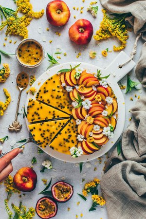 No-bake Mango Cheesecake Pie with Passion Fruit | Vegan - Bianca Zapatka | Rezepte