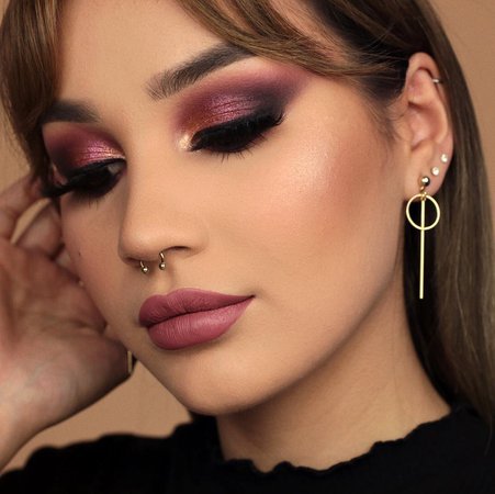 JEANNINE sur Instagram : (Werbung) just uploaded a new youtube video featuring the @hudabeauty rose gold remastered palette! link in bio 🌹 lipstick: Huda Beauty…